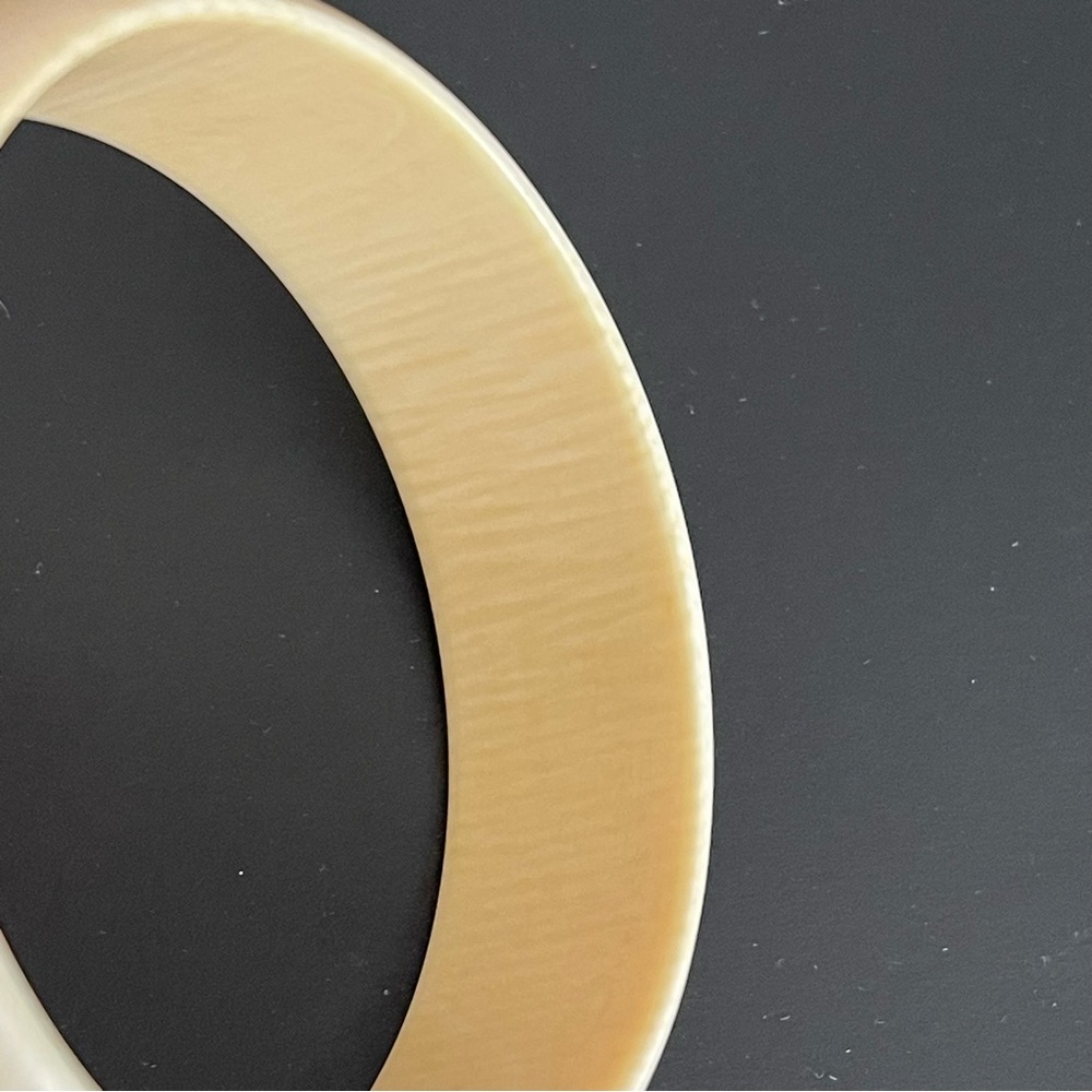 Vintage genuine Ivory bangle bracelet. - Picture 12 of 14